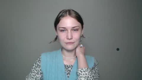 Snapshot of anisiaaa_lovesyou chatting on 23, 10, 2025 Anisia online show from 23, 10, 2025