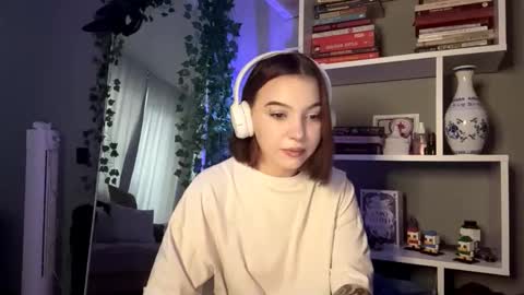 Snapshot of anissayagin chatting on 26, 9, 2025 Luna Valentine online show from 26, 9, 2025