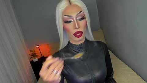 Snapshot of anitacruisze chatting on 28, 9, 2025 Miss Ann online show from 28, 9, 2025