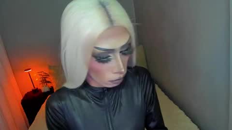 Snapshot of anitacruisze chatting on 4, 10, 2025 Miss Ann online show from 4, 10, 2025