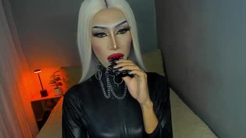 Snapshot of anitacruisze chatting on 5, 10, 2025 Miss Ann online show from 5, 10, 2025