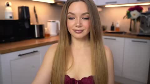 Im Anita thumb up me please its important online show from 17, 4, 2026