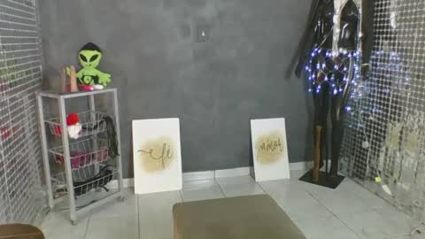 Hello My name is NaiaraPv is OPEN online show from 30, 4, 2026