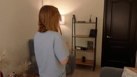Snapshot of anna_leonard chatting on 10, 10, 2025 Emma online show from 10, 10, 2025