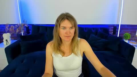 Snapshot of annabel_xxx chatting on 2, 10, 2025 Annabel online show from 2, 10, 2025
