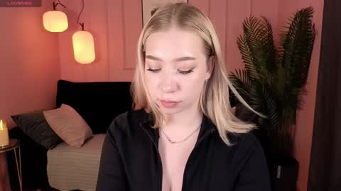Snapshot of annabelle_art chatting on 17, 12, 2024 Annabelle online show from 17, 12, 2024