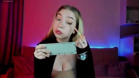 Snapshot of annabelle_art chatting on 9, 3, 2025 Annabelle online show from 9, 3, 2025