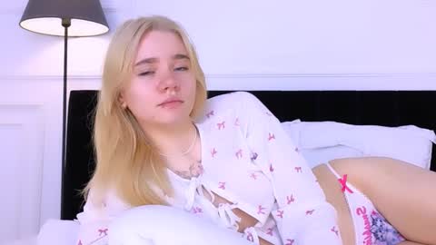 Snapshot of annabellelu chatting on 22, 10, 2025 AnnaBelle online show from 22, 10, 2025