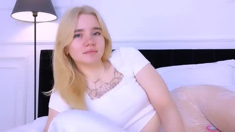 Snapshot of annabellelu chatting on 26, 10, 2025 AnnaBelle online show from 26, 10, 2025