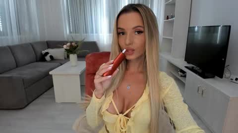 annaise  online show from 11, 9, 2025