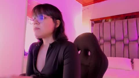 Snapshot of annaralein chatting on 4, 12, 2025 Annara Lein online show from 4, 12, 2025