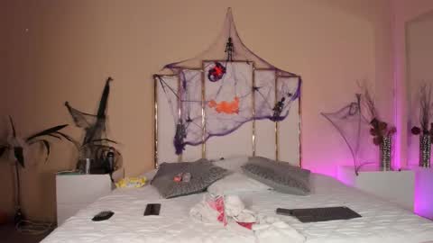 Snapshot of annaswift_ chatting on 2, 11, 2025 Anna online show from 2, 11, 2025