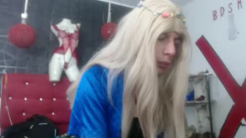 Snapshot of anne_castle86 chatting on 8, 11, 2025 Anne online show from 8, 11, 2025