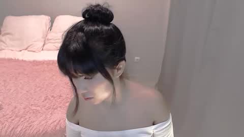 Snapshot of anne_crystal chatting on 1, 10, 2025 erika online show from 1, 10, 2025
