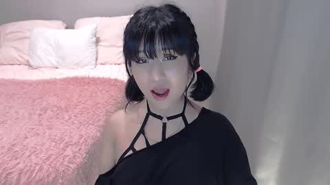 Snapshot of anne_crystal chatting on 7, 10, 2025 erika online show from 7, 10, 2025