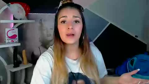 Snapshot of anne_lennon_ chatting on 14, 12, 2024 Anne  online show from 14, 12, 2024