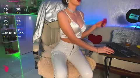 Snapshot of annes_secrettemple chatting on 5, 2, 2025 Annes online show from 5, 2, 2025