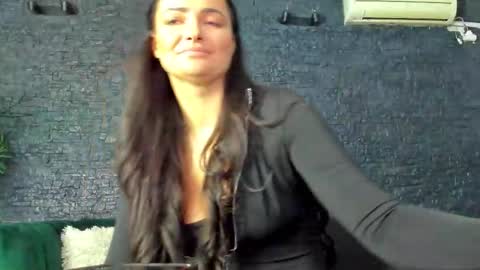 Snapshot of annesins chatting on 2, 10, 2025 annesins online show from 2, 10, 2025