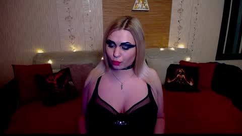 AnnessixReign online show from 2, 1, 2025