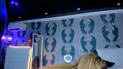 Snapshot of anneswhite chatting on 15, 11, 2025 Ana online show from 15, 11, 2025