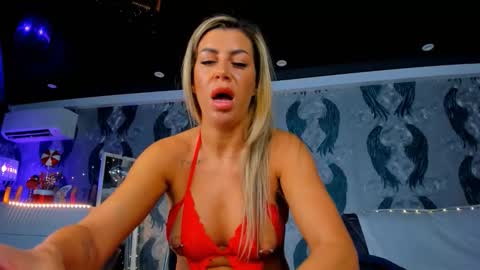 Snapshot of anneswhite chatting on 19, 12, 2025 Ana online show from 19, 12, 2025