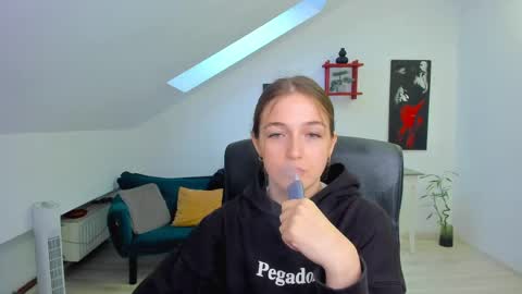 annewilsonn online show from 14, 5, 2026
