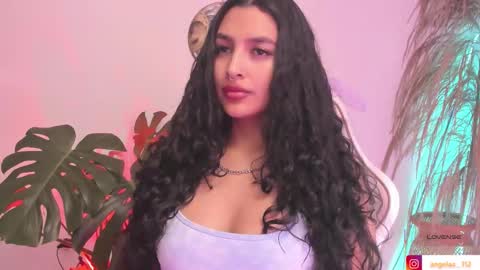 Snapshot of anngel_1 chatting on 17, 12, 2025 Angel online show from 17, 12, 2025