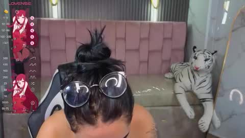 Anni acker b online show from 5, 1, 2026