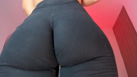 Snapshot of annibigass4daddy chatting on 20, 4, 2026 Creamy online show from 20, 4, 2026