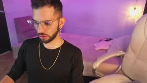 Snapshot of annie_and_ryan chatting on 18, 12, 2025 Annie And Ryan online show from 18, 12, 2025