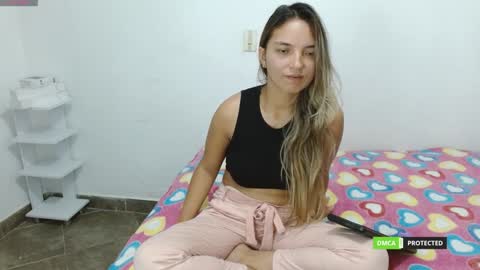 annie cherry independent model online show from 27, 12, 2024