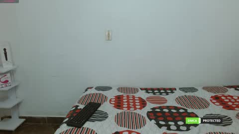 annie cherry independent model online show from 14, 1, 2025