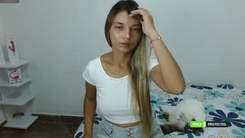 annie cherry independent model online show from 19, 1, 2025