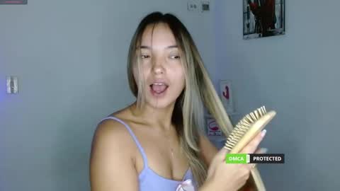 annie cherry independent model online show from 26, 2, 2025