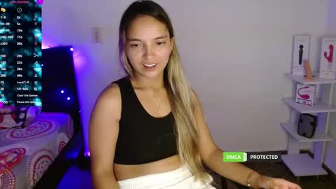 annie cherry independent model online show from 2, 3, 2025