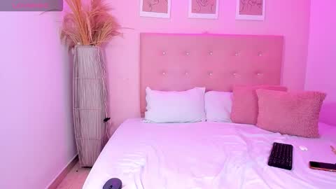 annie_dolce_ online show from 10, 1, 2026