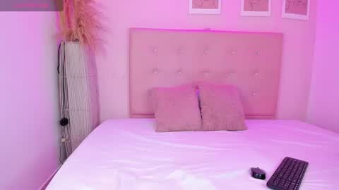 Snapshot of annie_dolce_ chatting on 1, 7, 2026 annie_dolce_ online show from 1, 7, 2026