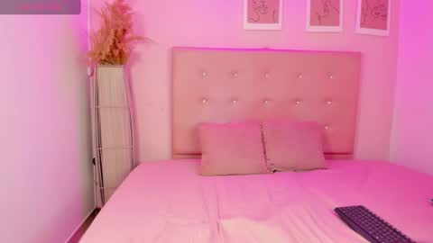 Snapshot of annie_dolce_ chatting on 8, 7, 2026 annie_dolce_ online show from 8, 7, 2026