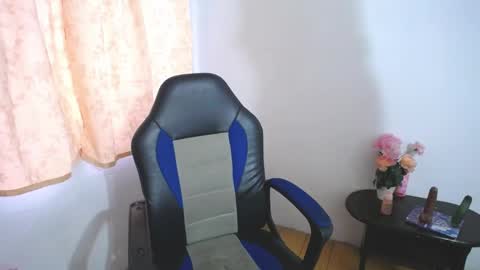 Snapshot of annie_doll1 chatting on 8, 10, 2025 Annie3 online show from 8, 10, 2025