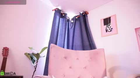 Snapshot of annie_es chatting on 28, 10, 2025 Annie online show from 28, 10, 2025