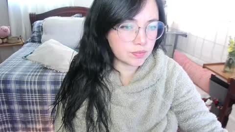 LAURA - A n n i e  S w a n online show from 15, 1, 2025
