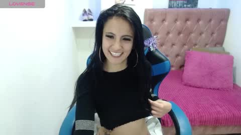Snapshot of anniee_x chatting on 4, 1, 2025 Anniee online show from 4, 1, 2025