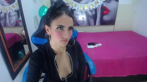 Snapshot of anniee_x chatting on 5, 2, 2025 Anniee online show from 5, 2, 2025