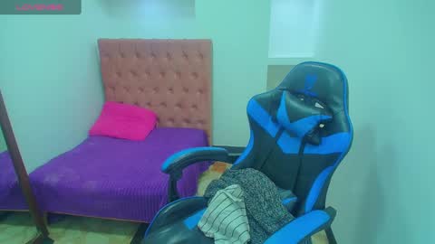 Snapshot of anniee_x chatting on 28, 2, 2025 Anniee online show from 28, 2, 2025