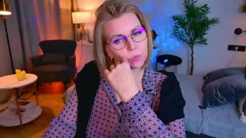 Annie online show from 25, 4, 2026