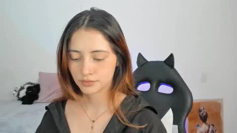 Snapshot of anniemora_ chatting on 24, 10, 2025 Annie online show from 24, 10, 2025