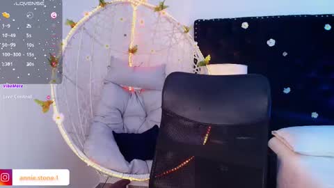 Snapshot of anniestone_ chatting on 12, 9, 2025 ANNIE online show from 12, 9, 2025