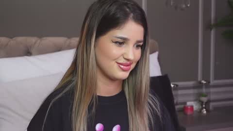 Snapshot of anniestyles chatting on 8, 1, 2025 AnnieStyles online show from 8, 1, 2025