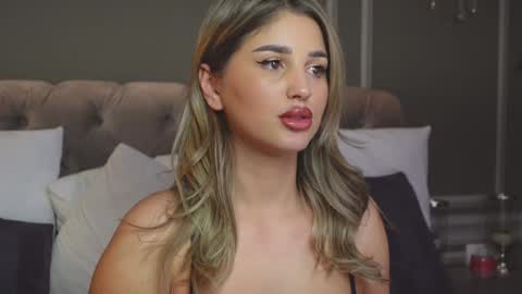 Snapshot of anniestyles chatting on 24, 1, 2025 AnnieStyles online show from 24, 1, 2025