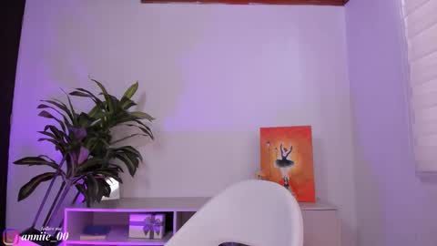 Snapshot of anniie_0 chatting on 27, 9, 2025 Annie online show from 27, 9, 2025